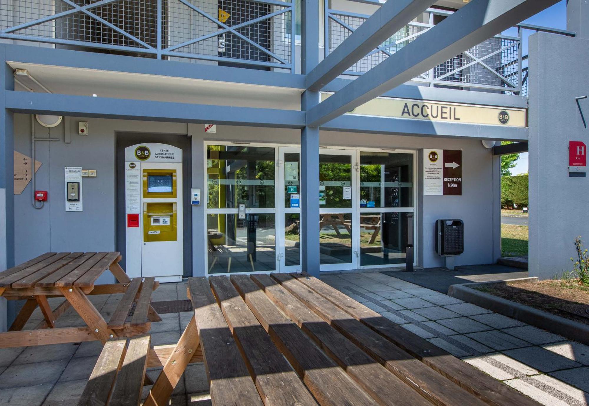 B&B HOTEL CHATEAUROUX Aéroport Déols Esterno foto
