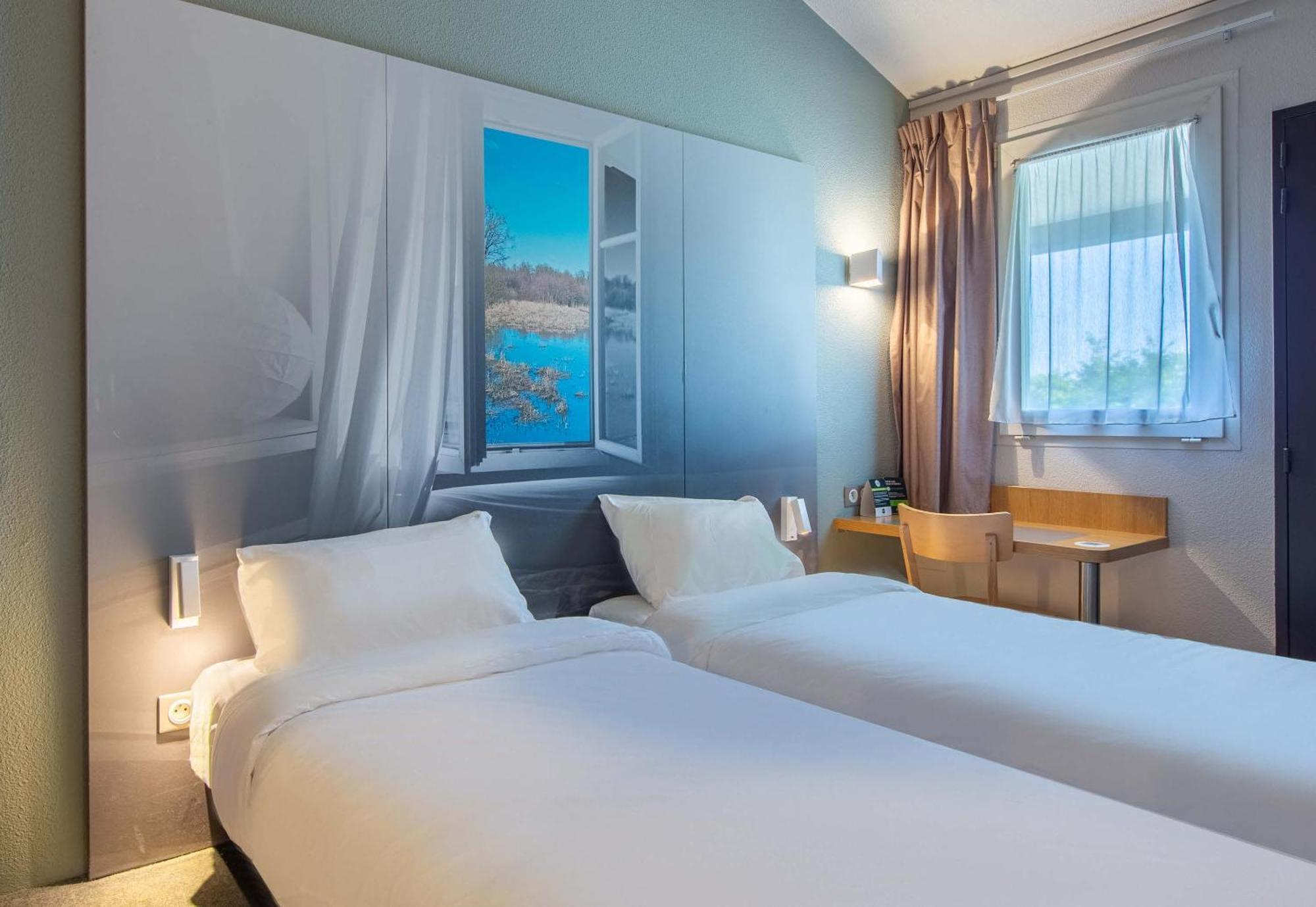 B&B HOTEL CHATEAUROUX Aéroport Déols Esterno foto